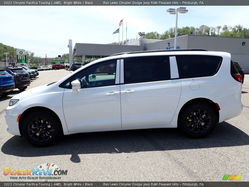 2022 Chrysler Pacifica Touring L AWD Bright White / Black Photo #2