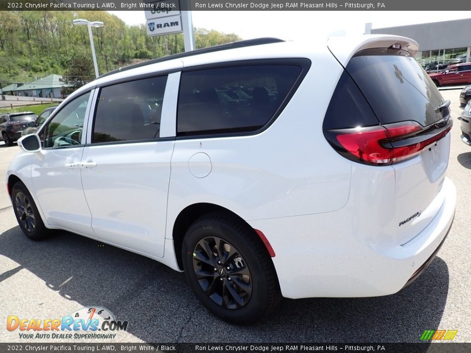 2022 Chrysler Pacifica Touring L AWD Bright White / Black Photo #3