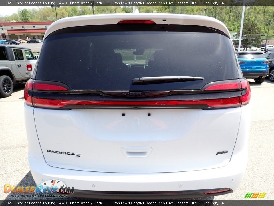 2022 Chrysler Pacifica Touring L AWD Bright White / Black Photo #4