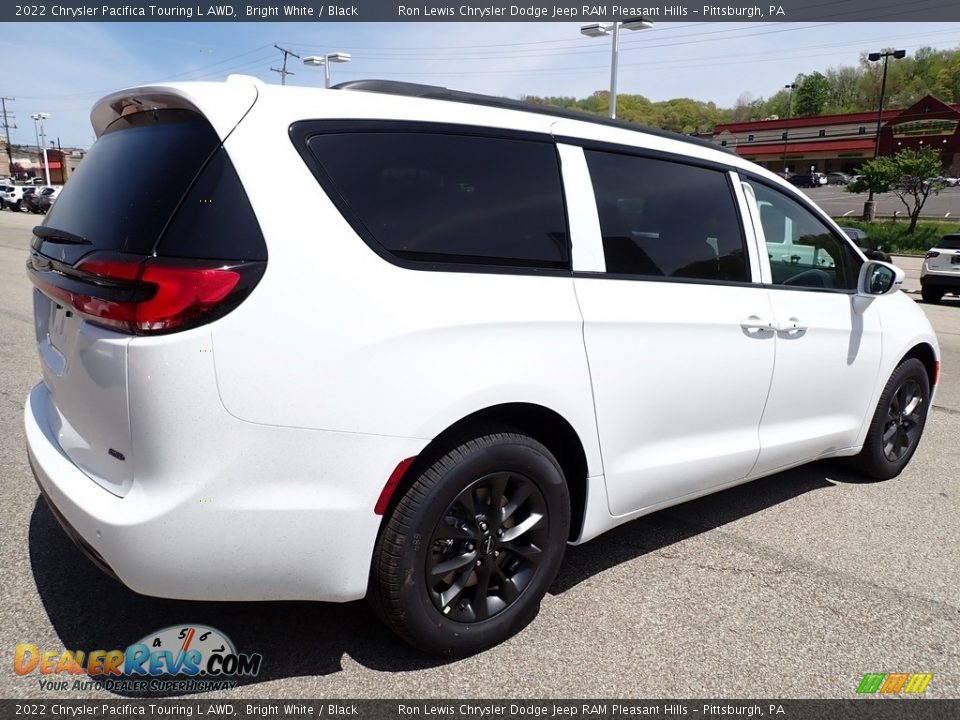 2022 Chrysler Pacifica Touring L AWD Bright White / Black Photo #6