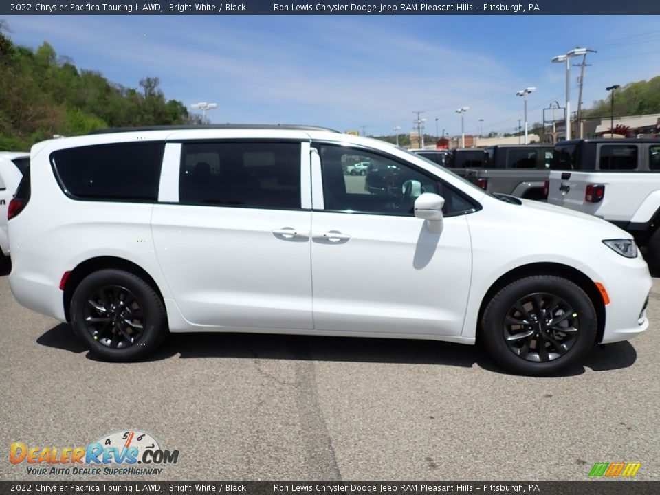 2022 Chrysler Pacifica Touring L AWD Bright White / Black Photo #7