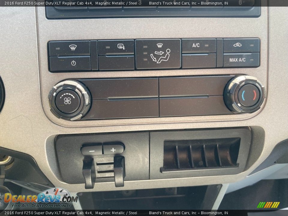 Controls of 2016 Ford F250 Super Duty XLT Regular Cab 4x4 Photo #20