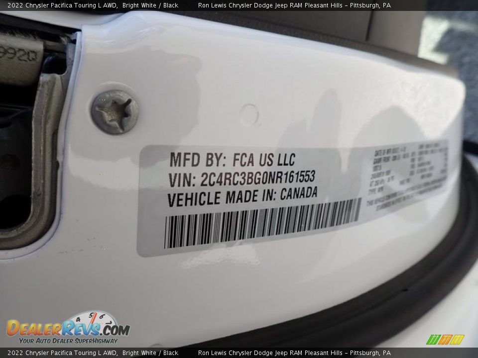 2022 Chrysler Pacifica Touring L AWD Bright White / Black Photo #16