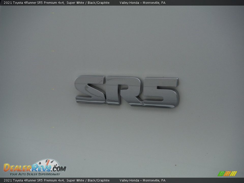 2021 Toyota 4Runner SR5 Premium 4x4 Super White / Black/Graphite Photo #8