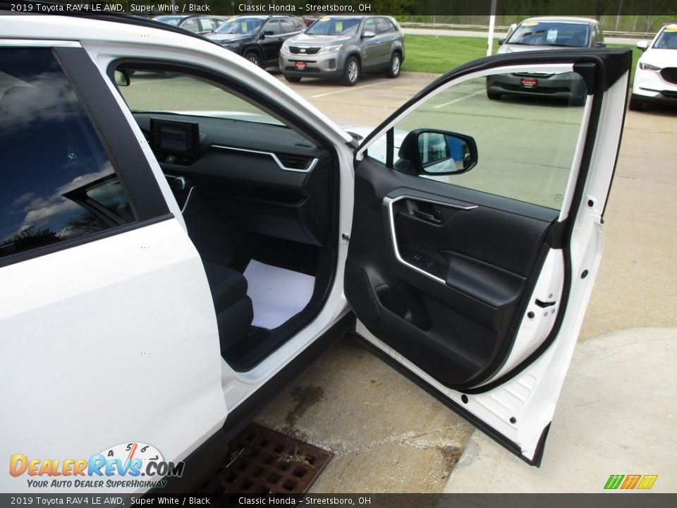 2019 Toyota RAV4 LE AWD Super White / Black Photo #16
