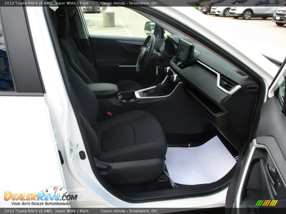 2019 Toyota RAV4 LE AWD Super White / Black Photo #17