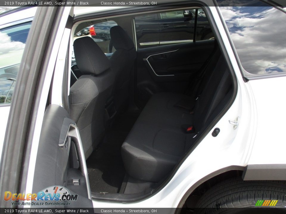 2019 Toyota RAV4 LE AWD Super White / Black Photo #24