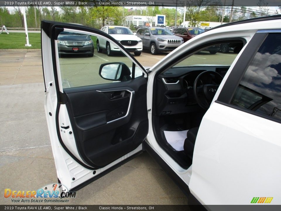 2019 Toyota RAV4 LE AWD Super White / Black Photo #26