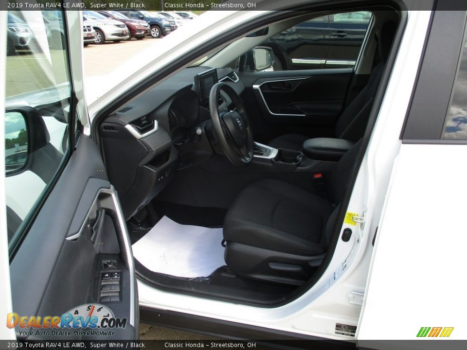 2019 Toyota RAV4 LE AWD Super White / Black Photo #27