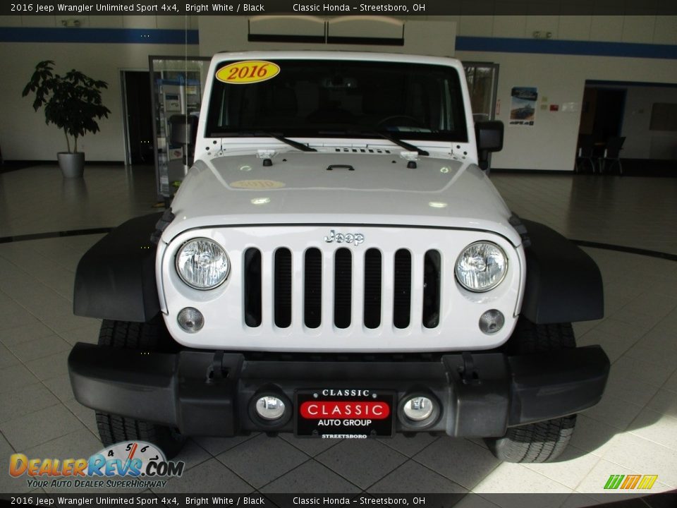 2016 Jeep Wrangler Unlimited Sport 4x4 Bright White / Black Photo #2