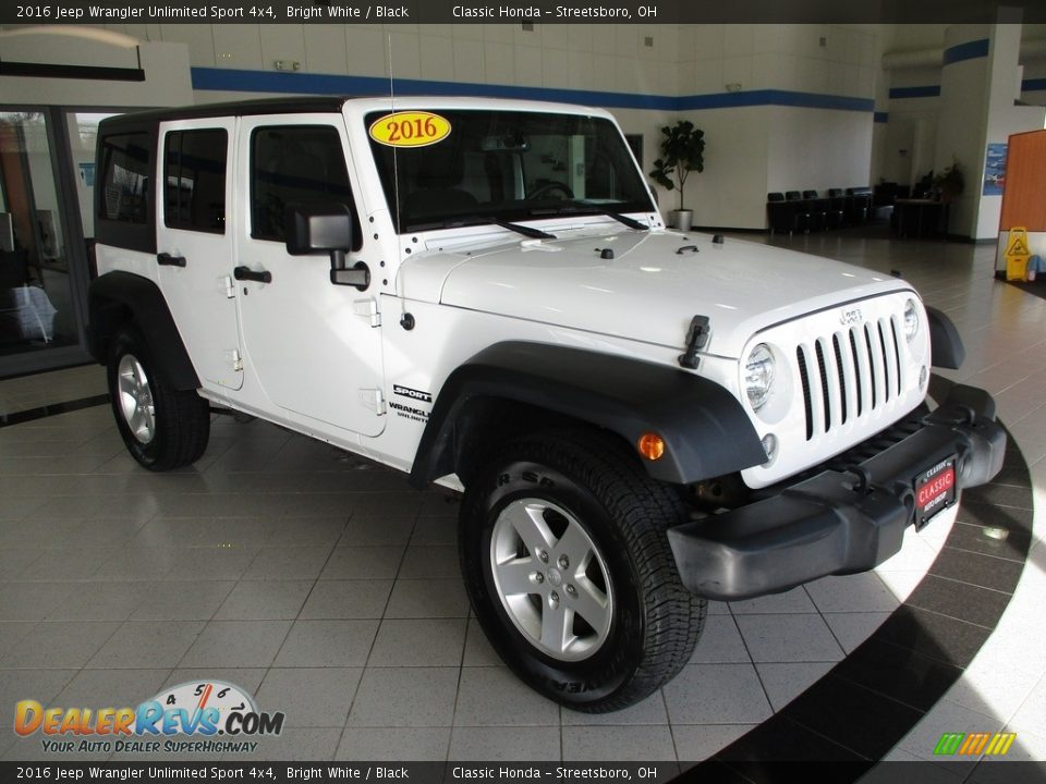 2016 Jeep Wrangler Unlimited Sport 4x4 Bright White / Black Photo #3