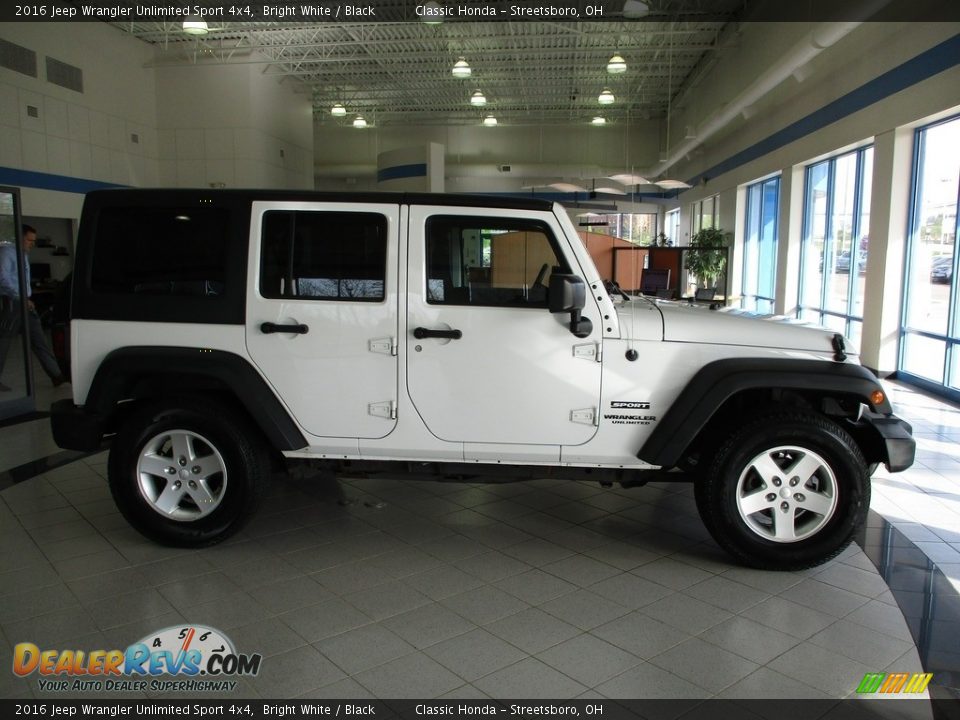2016 Jeep Wrangler Unlimited Sport 4x4 Bright White / Black Photo #4