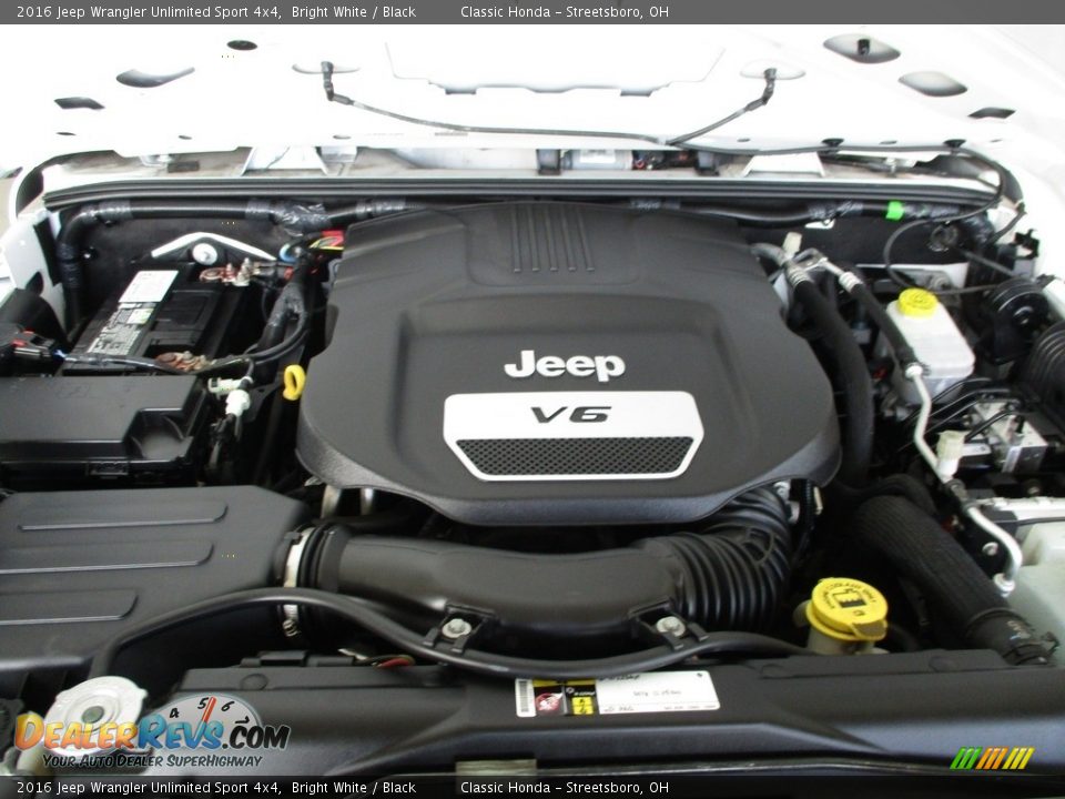 2016 Jeep Wrangler Unlimited Sport 4x4 Bright White / Black Photo #13