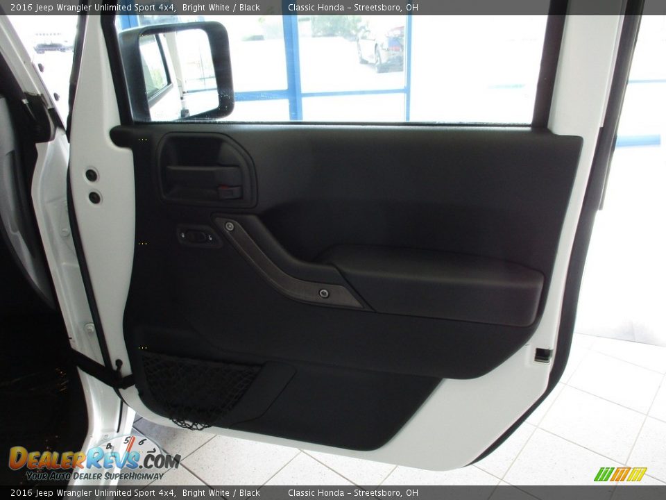 2016 Jeep Wrangler Unlimited Sport 4x4 Bright White / Black Photo #14