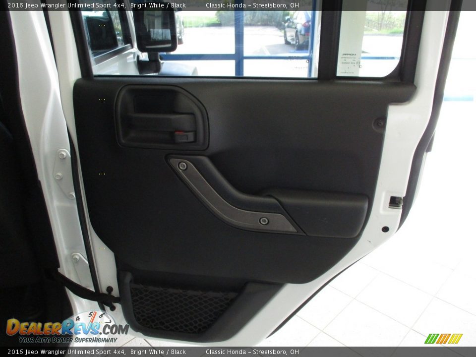 2016 Jeep Wrangler Unlimited Sport 4x4 Bright White / Black Photo #18