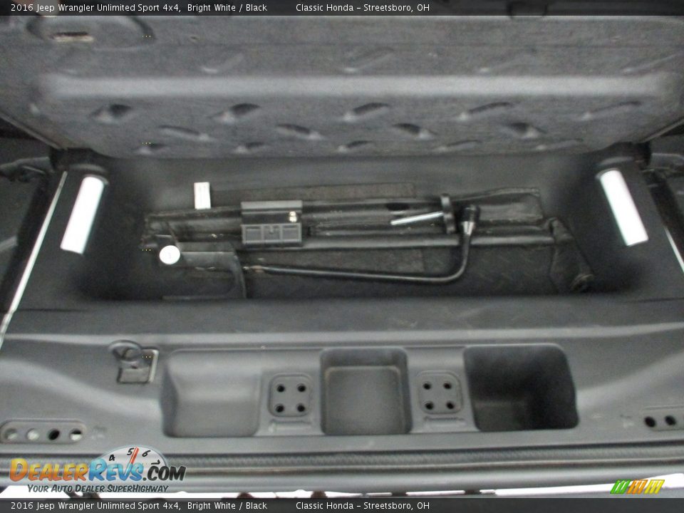 2016 Jeep Wrangler Unlimited Sport 4x4 Bright White / Black Photo #24