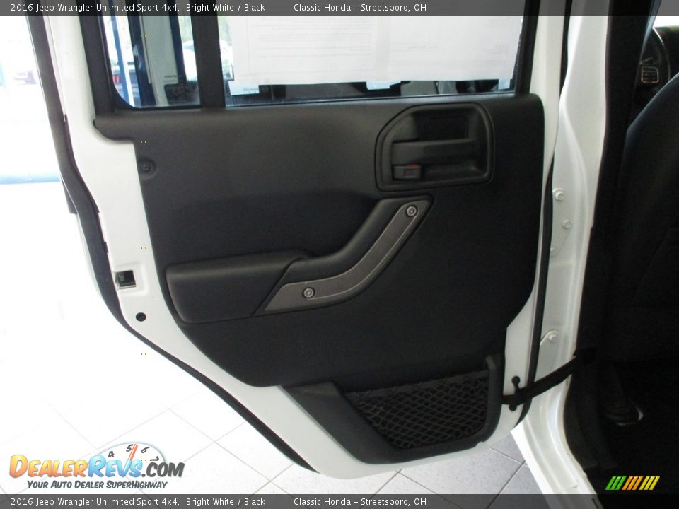 2016 Jeep Wrangler Unlimited Sport 4x4 Bright White / Black Photo #25