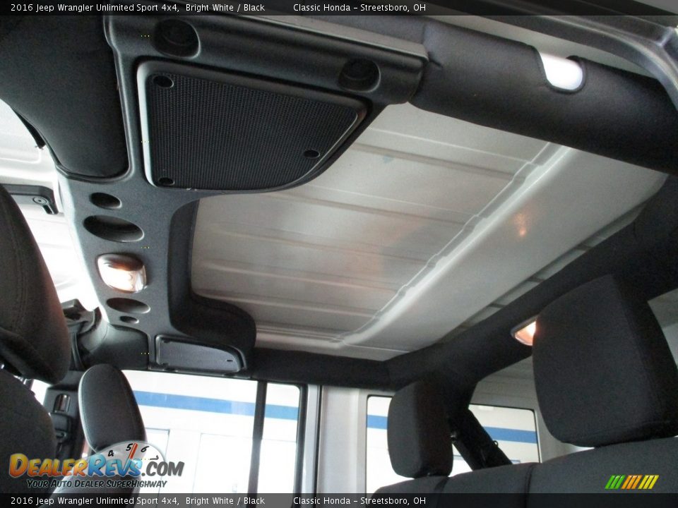 2016 Jeep Wrangler Unlimited Sport 4x4 Bright White / Black Photo #28