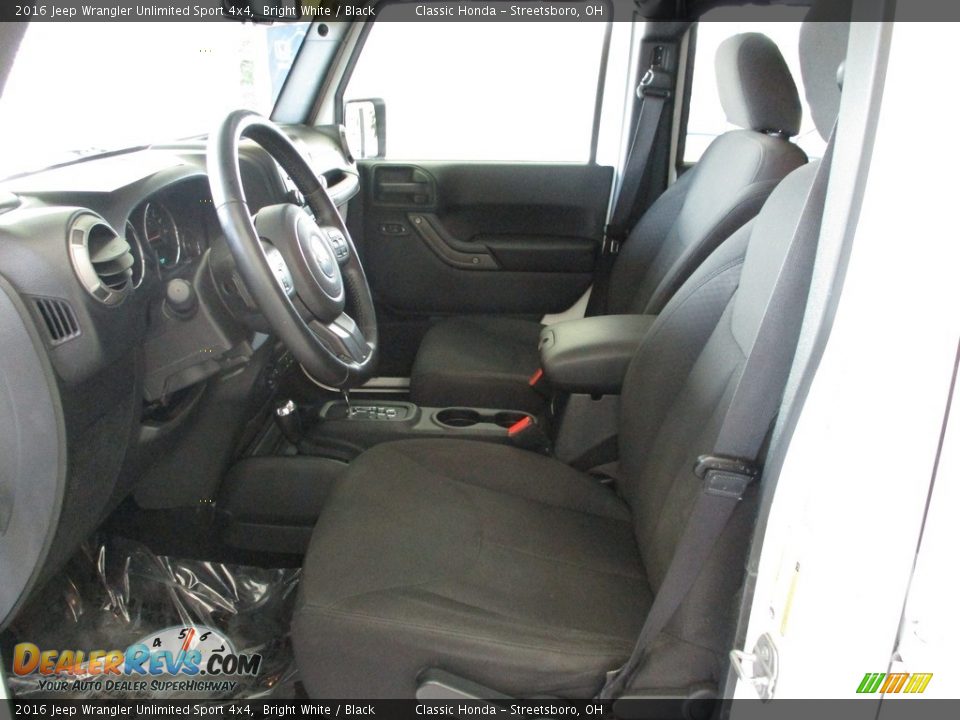2016 Jeep Wrangler Unlimited Sport 4x4 Bright White / Black Photo #31