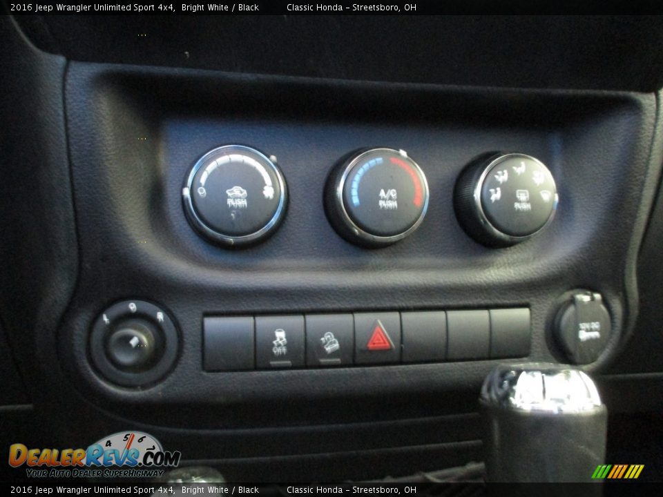 2016 Jeep Wrangler Unlimited Sport 4x4 Bright White / Black Photo #35