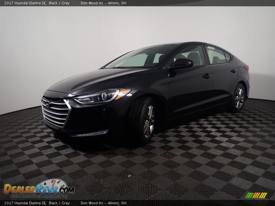 2017 Hyundai Elantra SE Black / Gray Photo #9