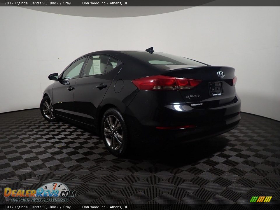2017 Hyundai Elantra SE Black / Gray Photo #12