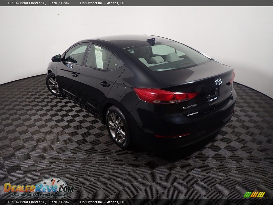 2017 Hyundai Elantra SE Black / Gray Photo #13