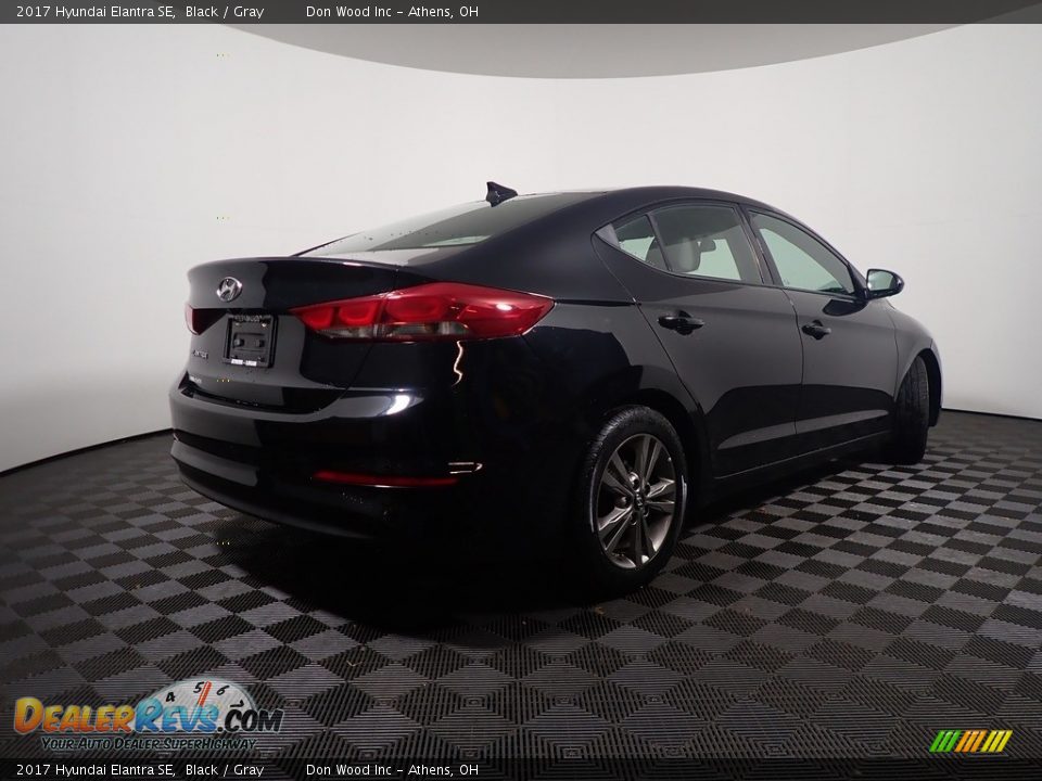 2017 Hyundai Elantra SE Black / Gray Photo #17