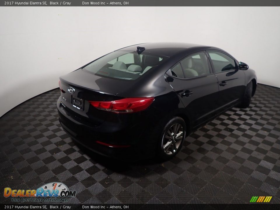 2017 Hyundai Elantra SE Black / Gray Photo #18