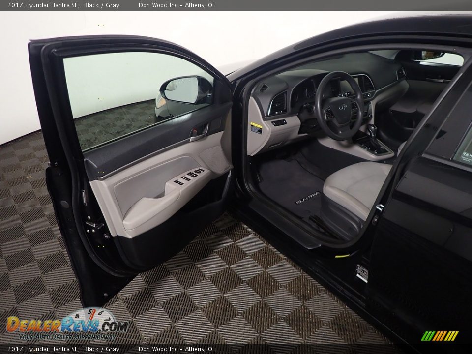 2017 Hyundai Elantra SE Black / Gray Photo #21