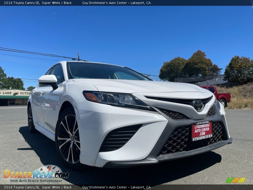 2019 Toyota Camry SE Super White / Black Photo #1