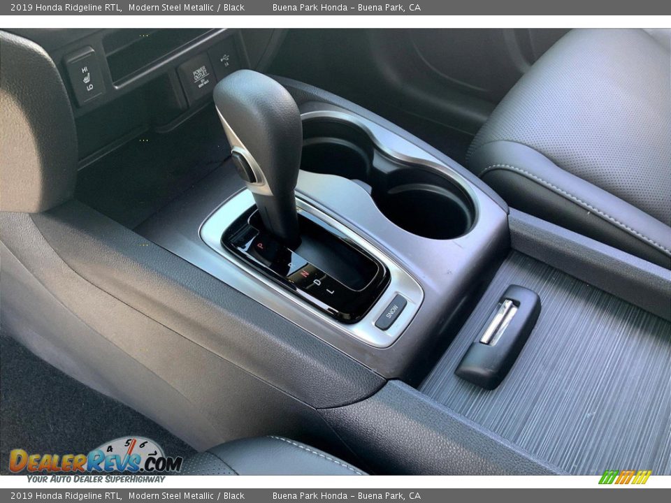 2019 Honda Ridgeline RTL Shifter Photo #19