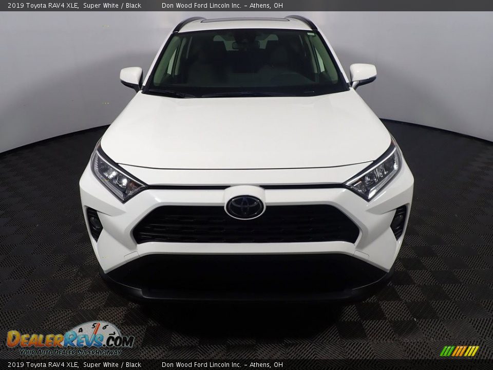 2019 Toyota RAV4 XLE Super White / Black Photo #5