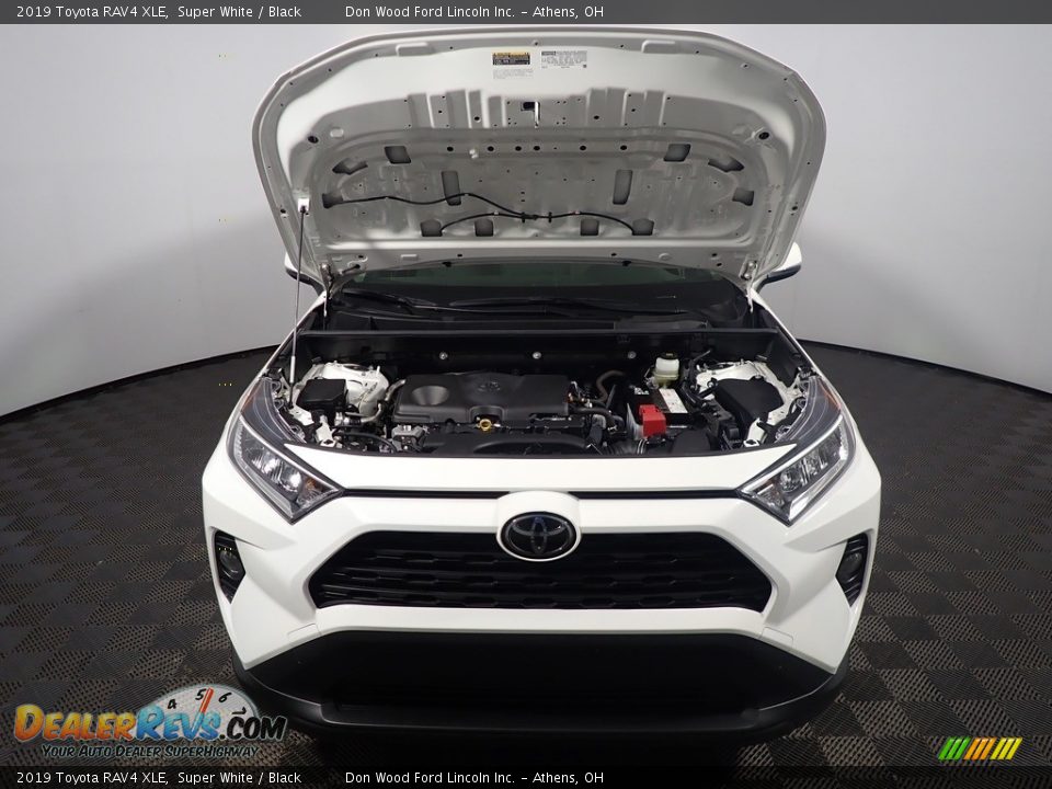 2019 Toyota RAV4 XLE Super White / Black Photo #6