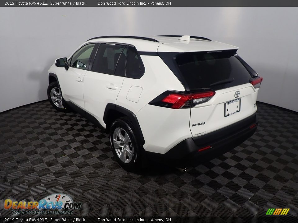 2019 Toyota RAV4 XLE Super White / Black Photo #12