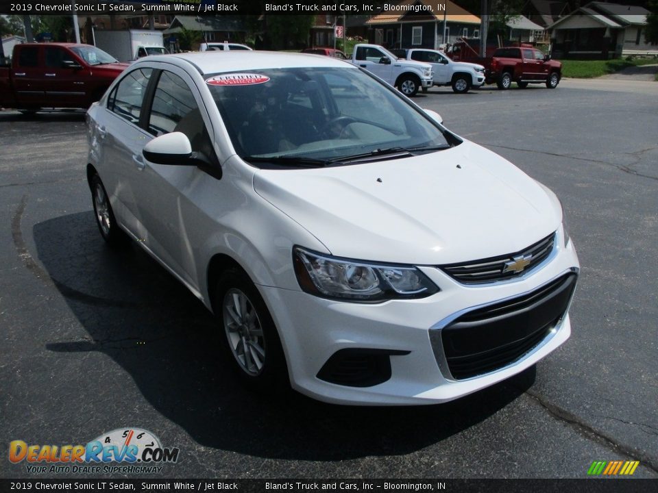 Front 3/4 View of 2019 Chevrolet Sonic LT Sedan Photo #5