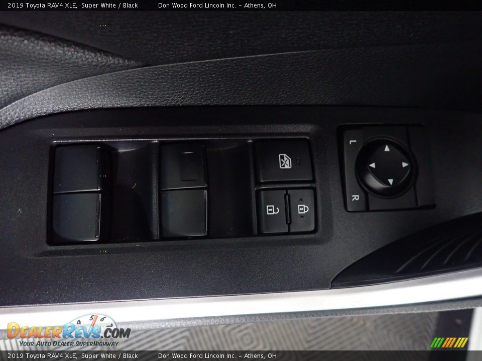 2019 Toyota RAV4 XLE Super White / Black Photo #21