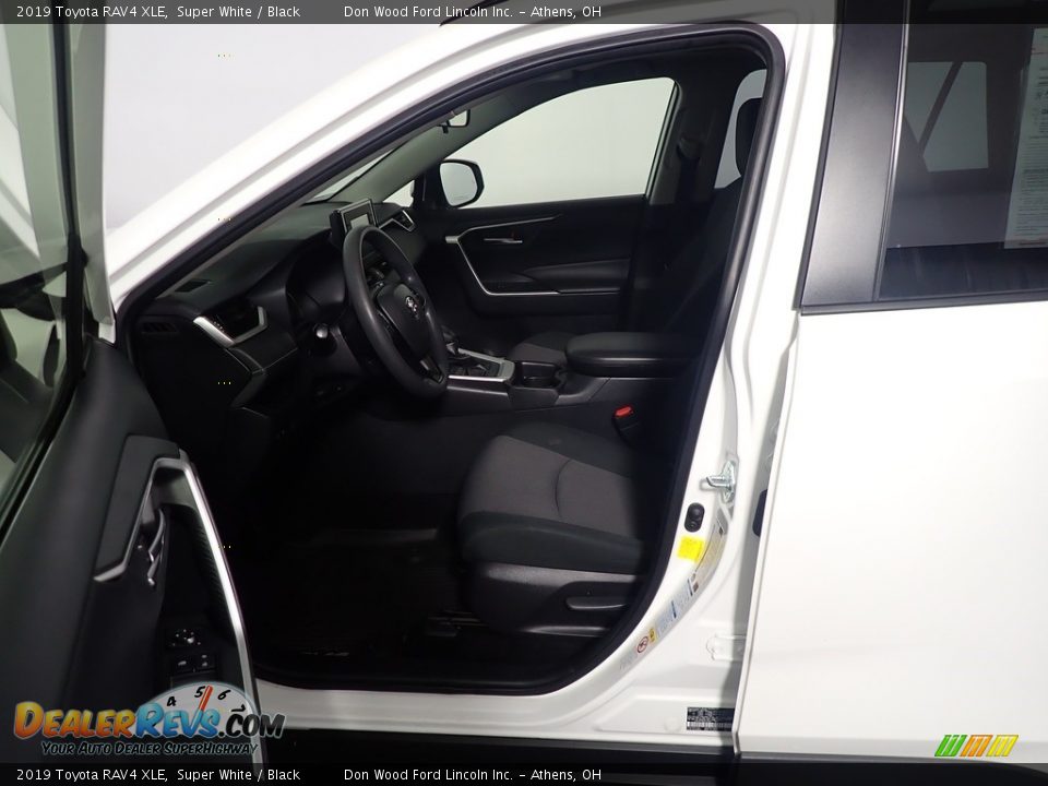 2019 Toyota RAV4 XLE Super White / Black Photo #22