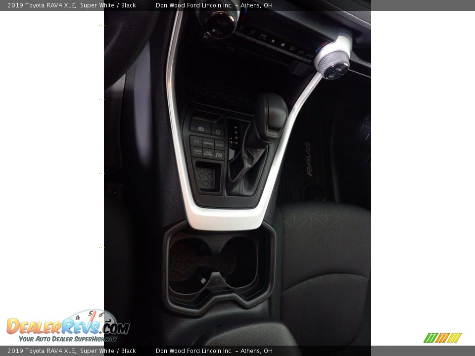 2019 Toyota RAV4 XLE Super White / Black Photo #32