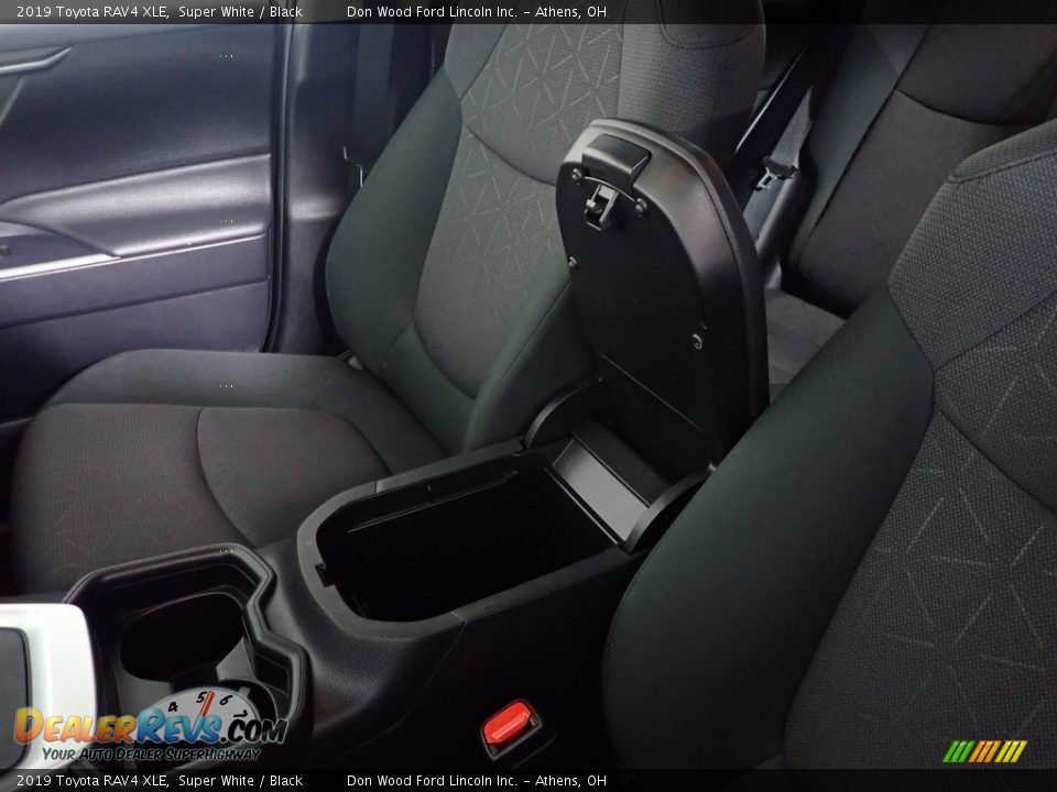 2019 Toyota RAV4 XLE Super White / Black Photo #33