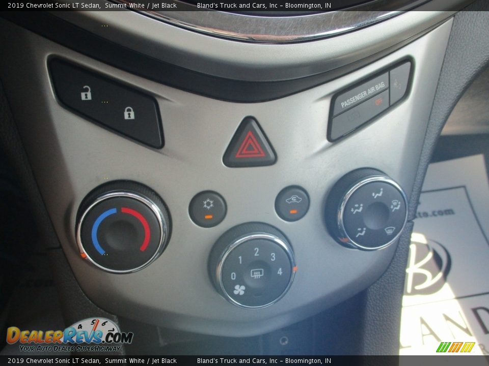Controls of 2019 Chevrolet Sonic LT Sedan Photo #19