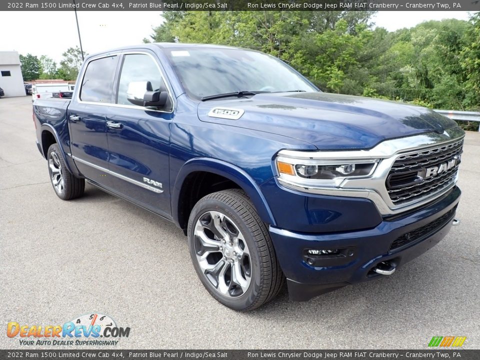 Front 3/4 View of 2022 Ram 1500 Limited Crew Cab 4x4 Photo #7