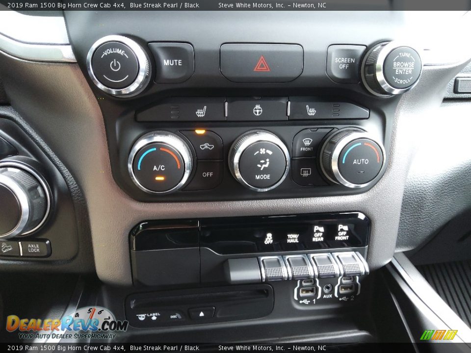 2019 Ram 1500 Big Horn Crew Cab 4x4 Blue Streak Pearl / Black Photo #28