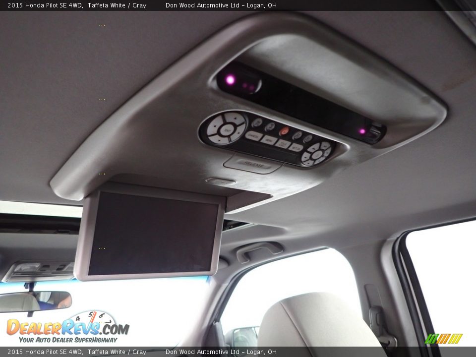 Entertainment System of 2015 Honda Pilot SE 4WD Photo #4