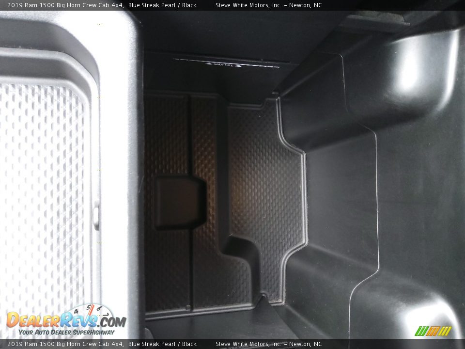2019 Ram 1500 Big Horn Crew Cab 4x4 Blue Streak Pearl / Black Photo #32