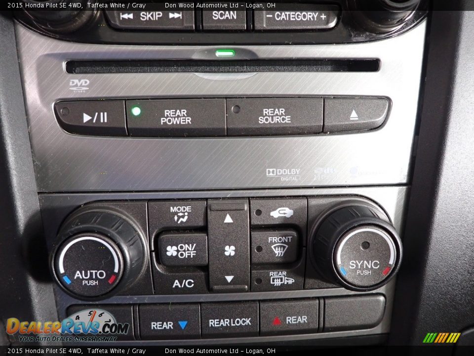 Controls of 2015 Honda Pilot SE 4WD Photo #21