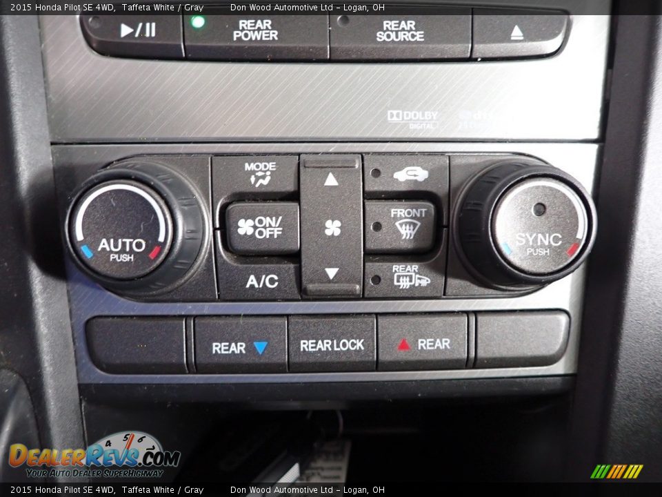 Controls of 2015 Honda Pilot SE 4WD Photo #22