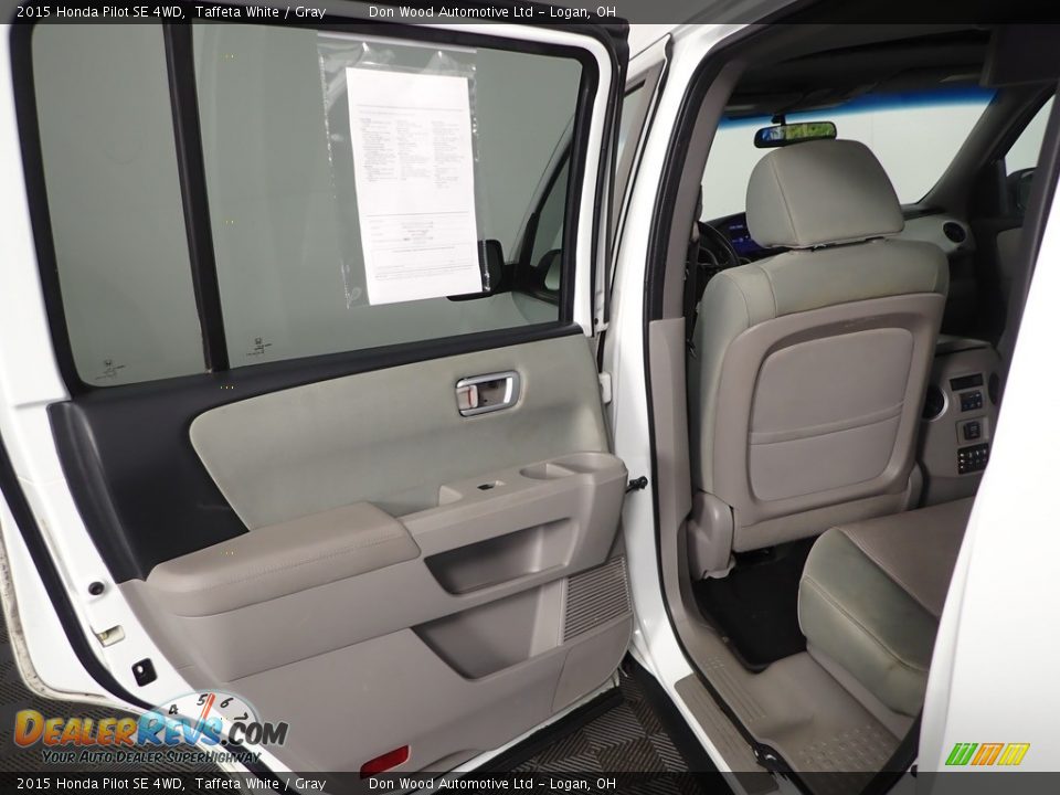 Door Panel of 2015 Honda Pilot SE 4WD Photo #26