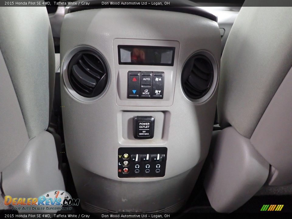 Controls of 2015 Honda Pilot SE 4WD Photo #28