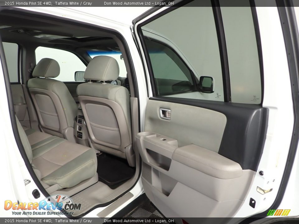 Door Panel of 2015 Honda Pilot SE 4WD Photo #33